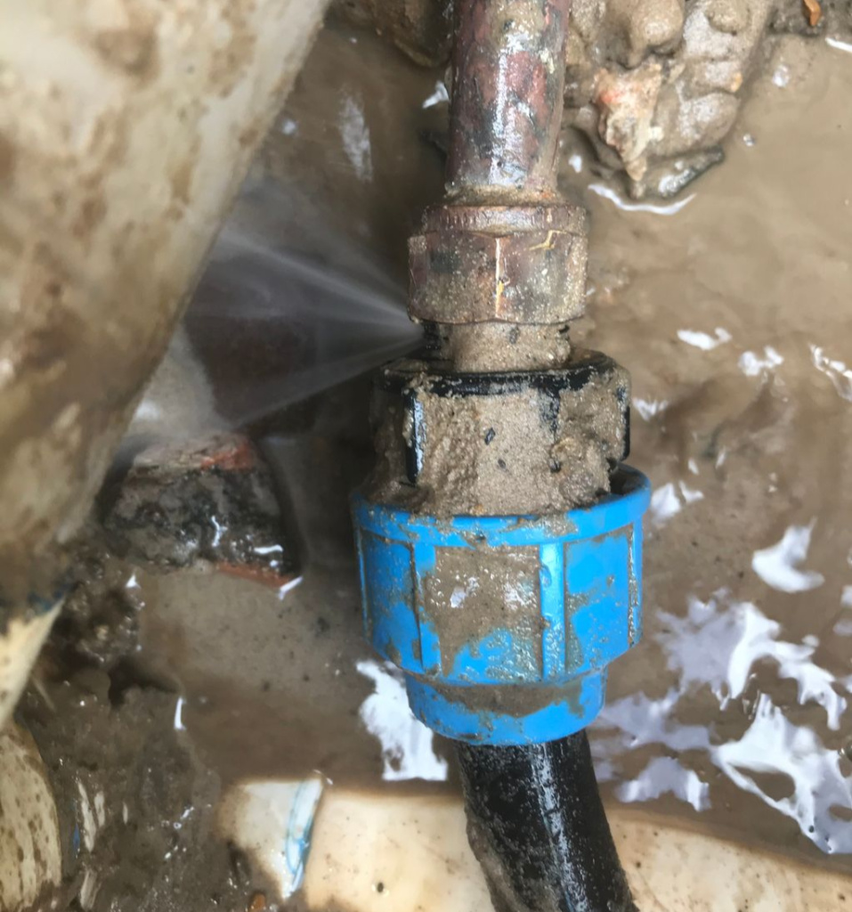 Burst Pipe Plumber Residential Pipe (1)