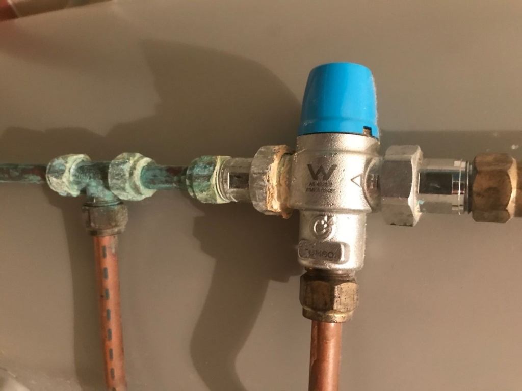 Leaking Hot Water Unit Plumber Gold Coast 1 (1)