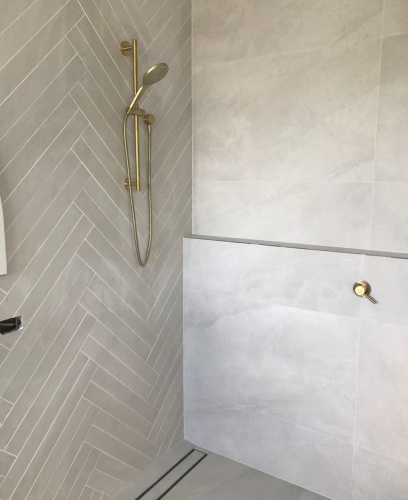 New Builds, new shower rail set up in gold